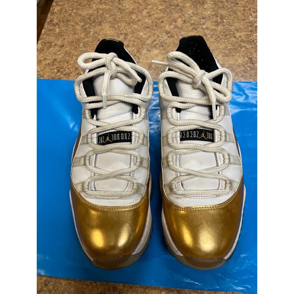 Air Jordan 11 retro low closing closure size men’s 8